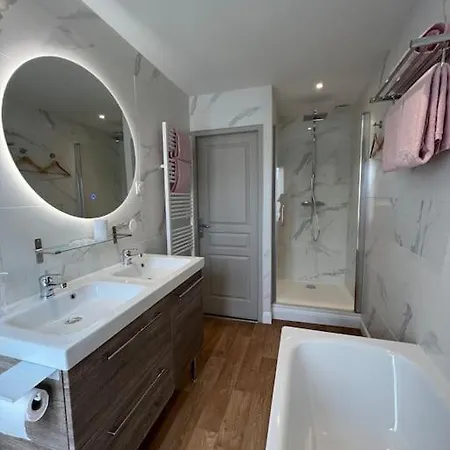 La Desvroise Jacuzzi Billard Babyfoot 7 Pers Hébergement de vacances Desvres
